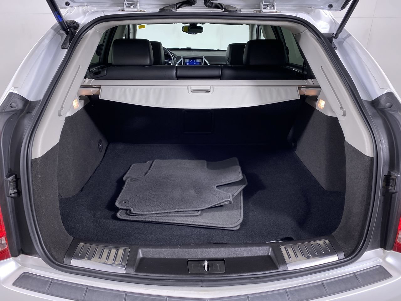 Used 2015 Cadillac SRX Luxury FWD image 14