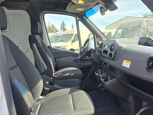 Used 2025 Mercedes-Benz Sprinter 2500 image 11