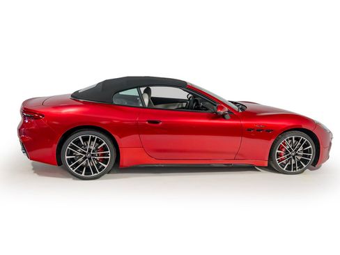 Used 2024 Maserati GranCabrio Trofeo image 10