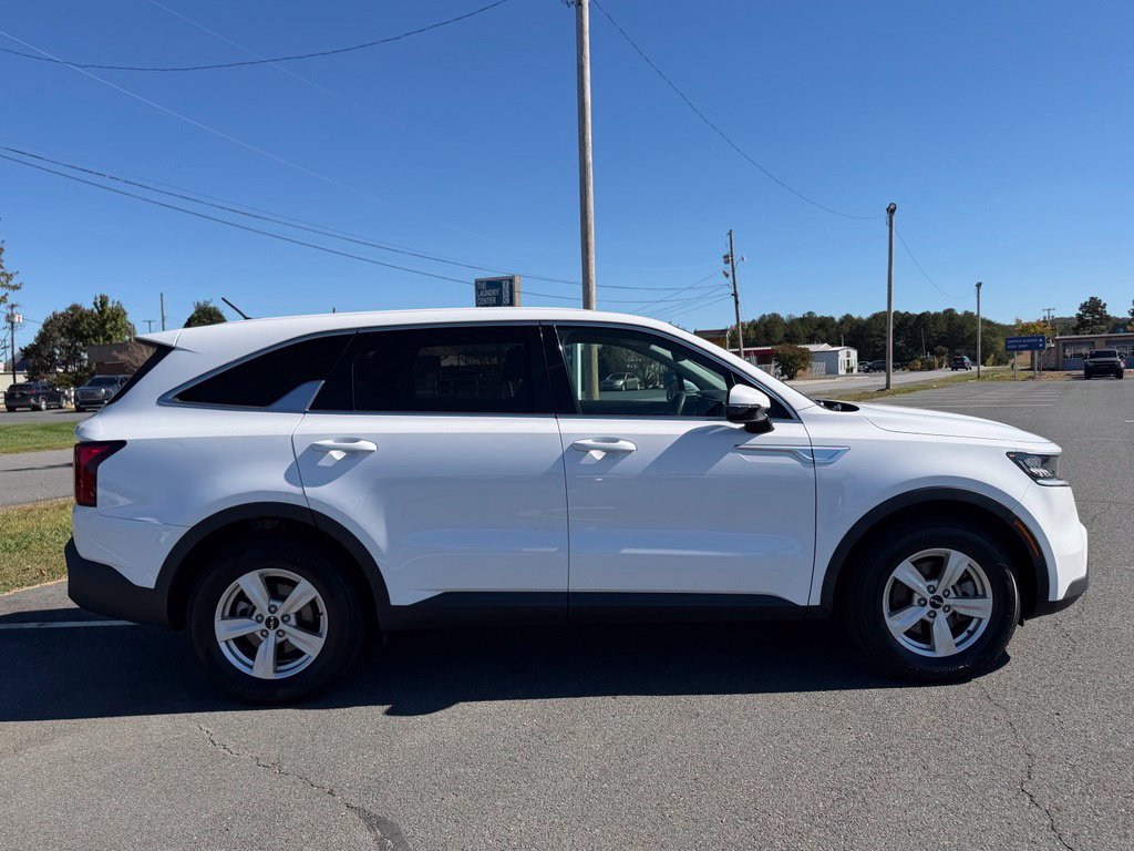 Used 2023 Kia Sorento LX FWD image 2