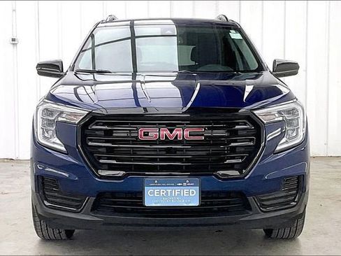 Certified 2023 GMC Terrain SLE w/ Driver Convenience Package AWD/4WD image 3