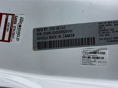 Used 2025 Chrysler Pacifica Limited image 34