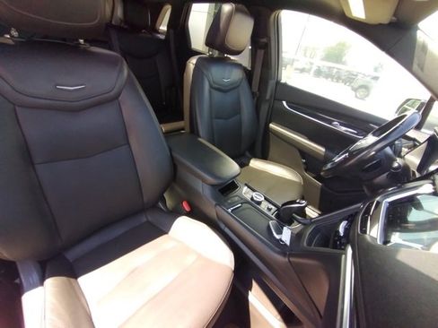 Used 2021 Cadillac XT5 Premium Luxury image 12
