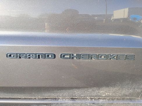 Used 2018 Jeep Grand Cherokee Altitude image 18