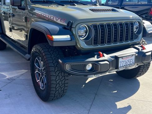 Certified 2025 Jeep Gladiator Mojave w/ Convenience Group image 10