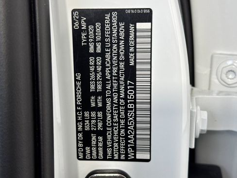 Certified 2025 Porsche Macan image 34