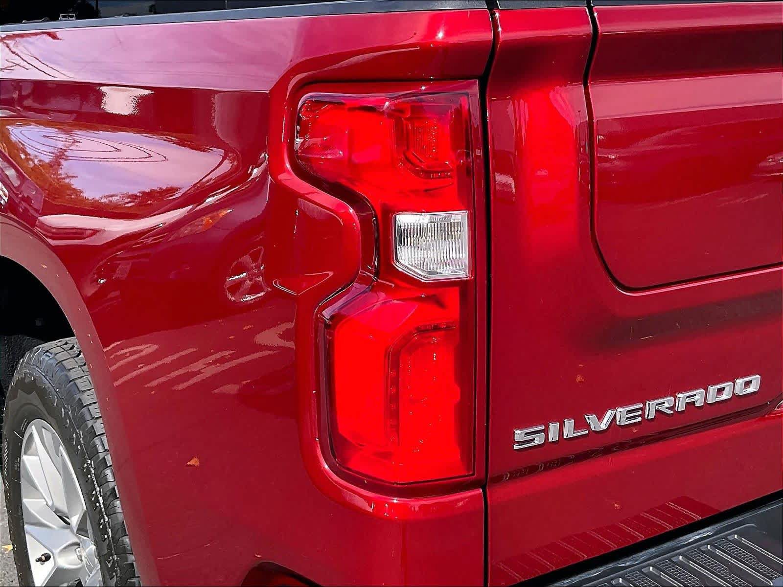Used 2021 Chevrolet Silverado 1500 High Country w/ Technology Package AWD/4WD image 32