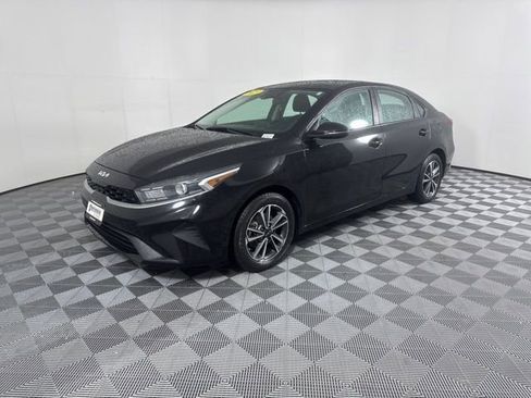 Used 2023 Kia Forte LXS w/ LXS Technology Package FWD image 7