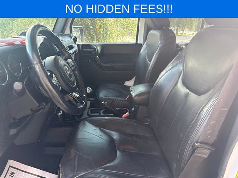 Used 2015 Jeep Wrangler Unlimited Sahara AWD/4WD image 7