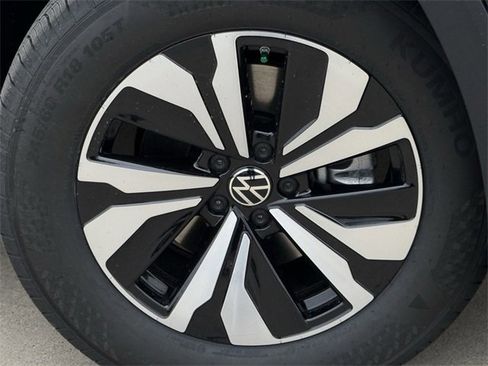 New 2026 Volkswagen Atlas SE image 7