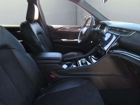 Used 2023 Jeep Grand Cherokee L Laredo RWD image 8