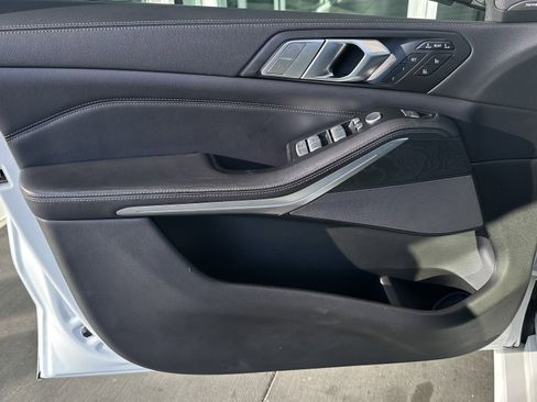 Used 2020 BMW X7 M50i w/ Executive Package image 17