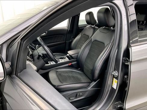 Used 2021 Ford Edge ST-Line w/ Class II Trailer Tow Package AWD/4WD image 8
