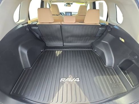 Used 2022 Toyota RAV4 XLE w/ Convenience Package image 13