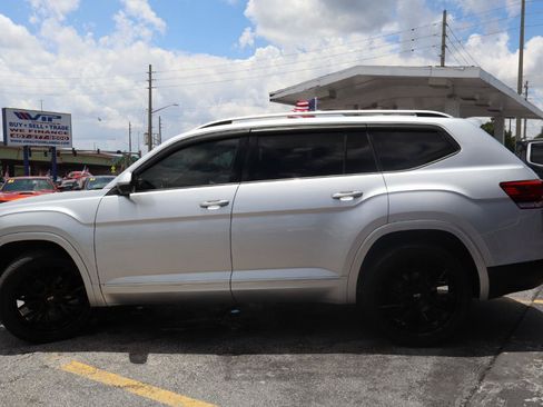 Used 2018 Volkswagen Atlas SEL Premium AWD/4WD image 4