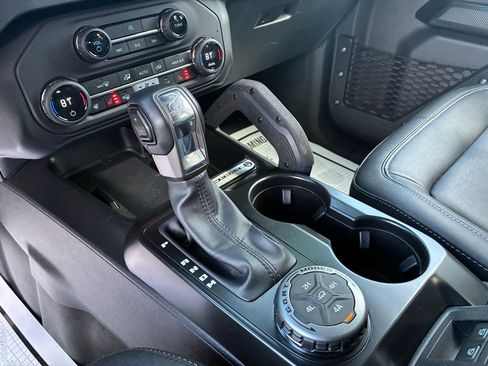 Used 2025 Ford Bronco Badlands image 21