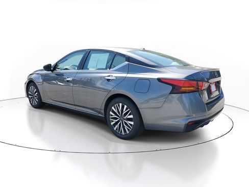 Used 2024 Nissan Altima 2.5 SV FWD image 4