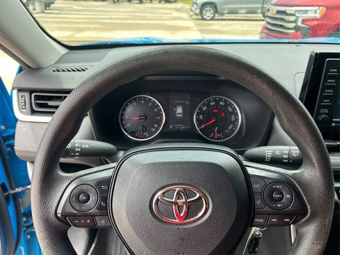 Used 2021 Toyota RAV4 LE FWD image 12