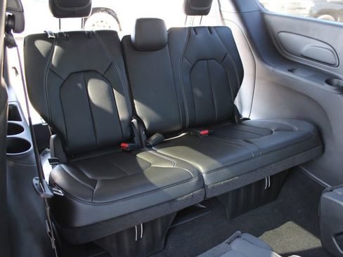 New 2026 Chrysler Pacifica Select image 12