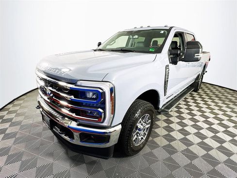 Used 2025 Ford F250 Lariat image 3