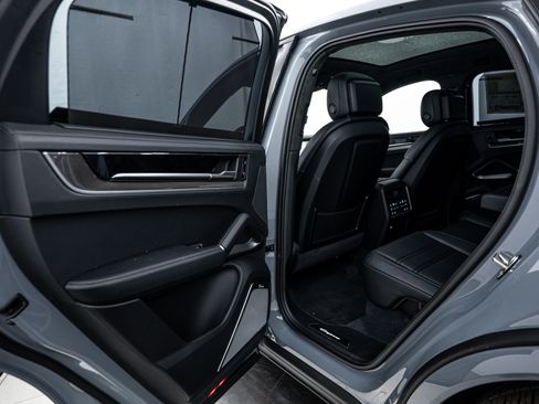 New 2026 Porsche Cayenne Turbo image 25