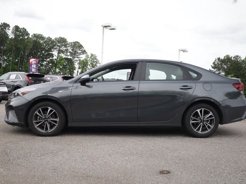 Used 2024 Kia Forte LXS FWD image 2