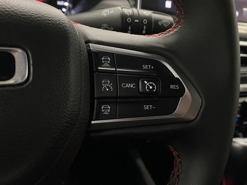 Used 2025 Jeep Compass Trailhawk AWD/4WD image 16