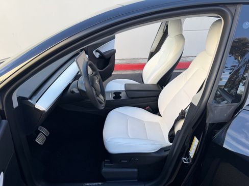 Used 2022 Tesla Model Y Performance AWD/4WD image 11