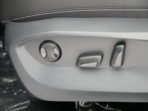 New 2026 Volkswagen Taos SEL image 5