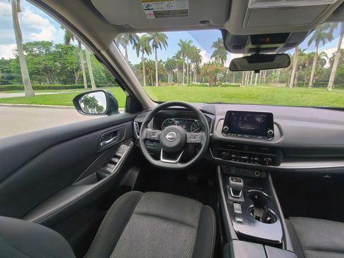Used 2024 Nissan Rogue SV FWD image 26
