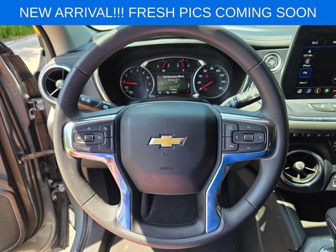 Used 2025 Chevrolet Blazer LT FWD image 12
