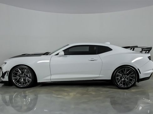 Used 2021 Chevrolet Camaro ZL1 RWD image 7