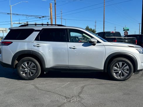Used 2025 Nissan Pathfinder SV AWD/4WD image 3