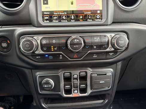 Used 2023 Jeep Wrangler Unlimited Sahara w/ Cold Weather Group AWD/4WD image 3