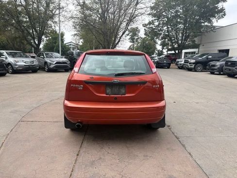 Used 2005 Ford Focus ZX3 Hatchback FWD image 4