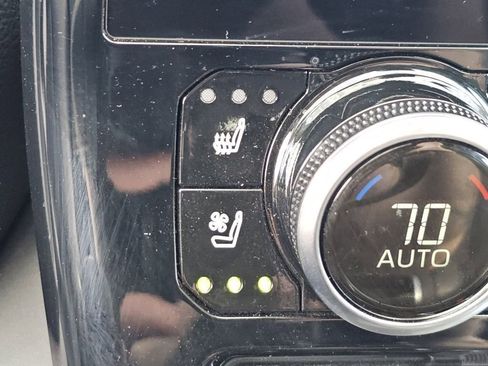Used 2025 Toyota Highlander Limited AWD/4WD image 14