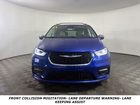 Used 2021 Chrysler Pacifica Limited w/ Premium & Safety Sphere Group image 2