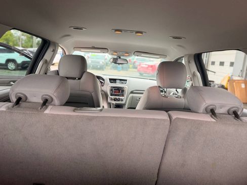 Used 2014 GMC Acadia SLE FWD image 25