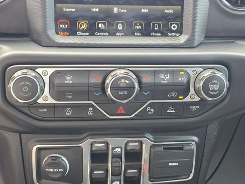 Used 2022 Jeep Gladiator Overland AWD/4WD image 24