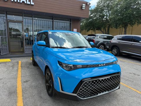 Used 2023 Kia Soul EX FWD image 3