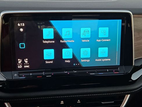 Used 2024 Volkswagen Atlas SE image 18