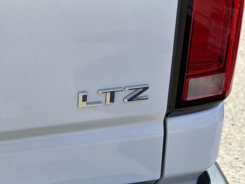 Used 2025 Chevrolet Silverado 2500 LTZ AWD/4WD image 31