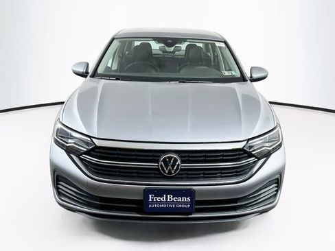 Certified 2023 Volkswagen Jetta SE FWD image 2