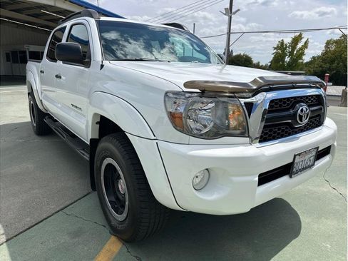 Used 2011 Toyota Tacoma 4x4 Double Cab w/ TRD Off-Road Pkg w/JBL Audio image 5