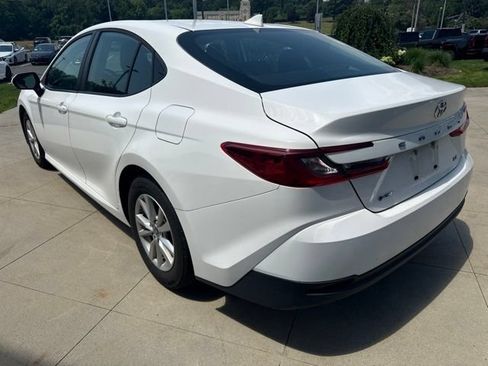 Used 2025 Toyota Camry LE FWD image 5
