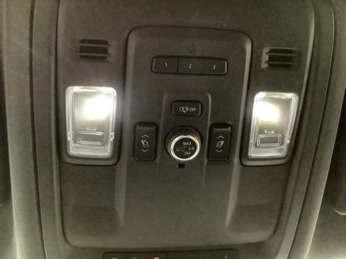 Used 2022 GMC Yukon SLT w/ SLT Luxury Package AWD/4WD image 26