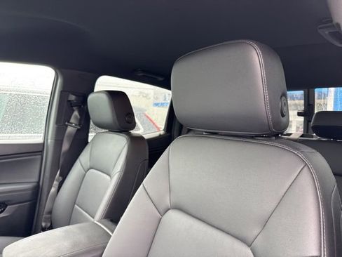 Used 2025 Chevrolet Colorado LT w/ LT Convenience Package AWD/4WD image 5