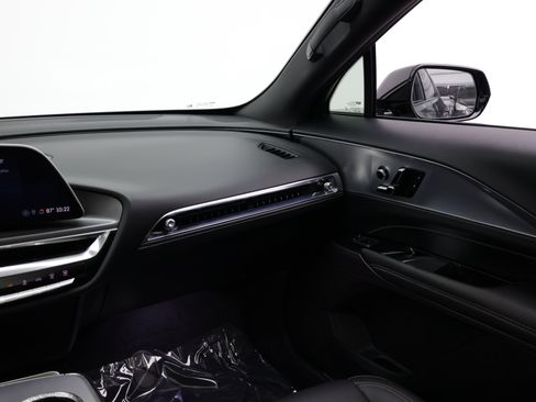 Used 2024 Cadillac Lyriq Tech RWD image 31