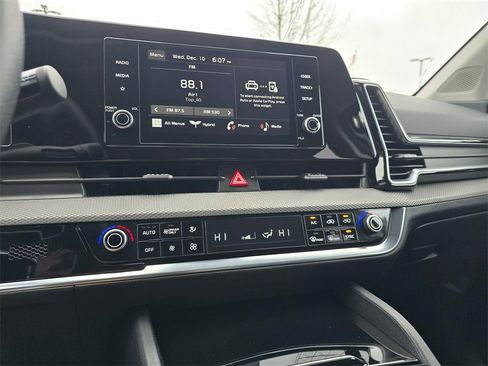 Used 2023 Kia Sportage LX image 18