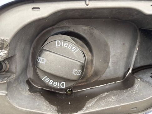 Used 2012 Volkswagen Touareg TDI AWD/4WD image 10